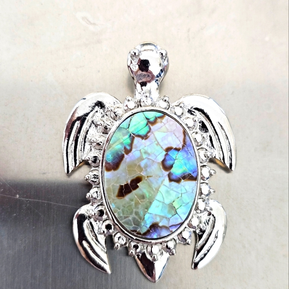 TRÏBE Abalone Shell Turtle Pendant